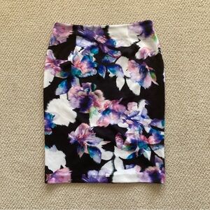 Antonio Melani Floral Print Pencil Skirt Size 6 Abstract Purple Black White EUC
